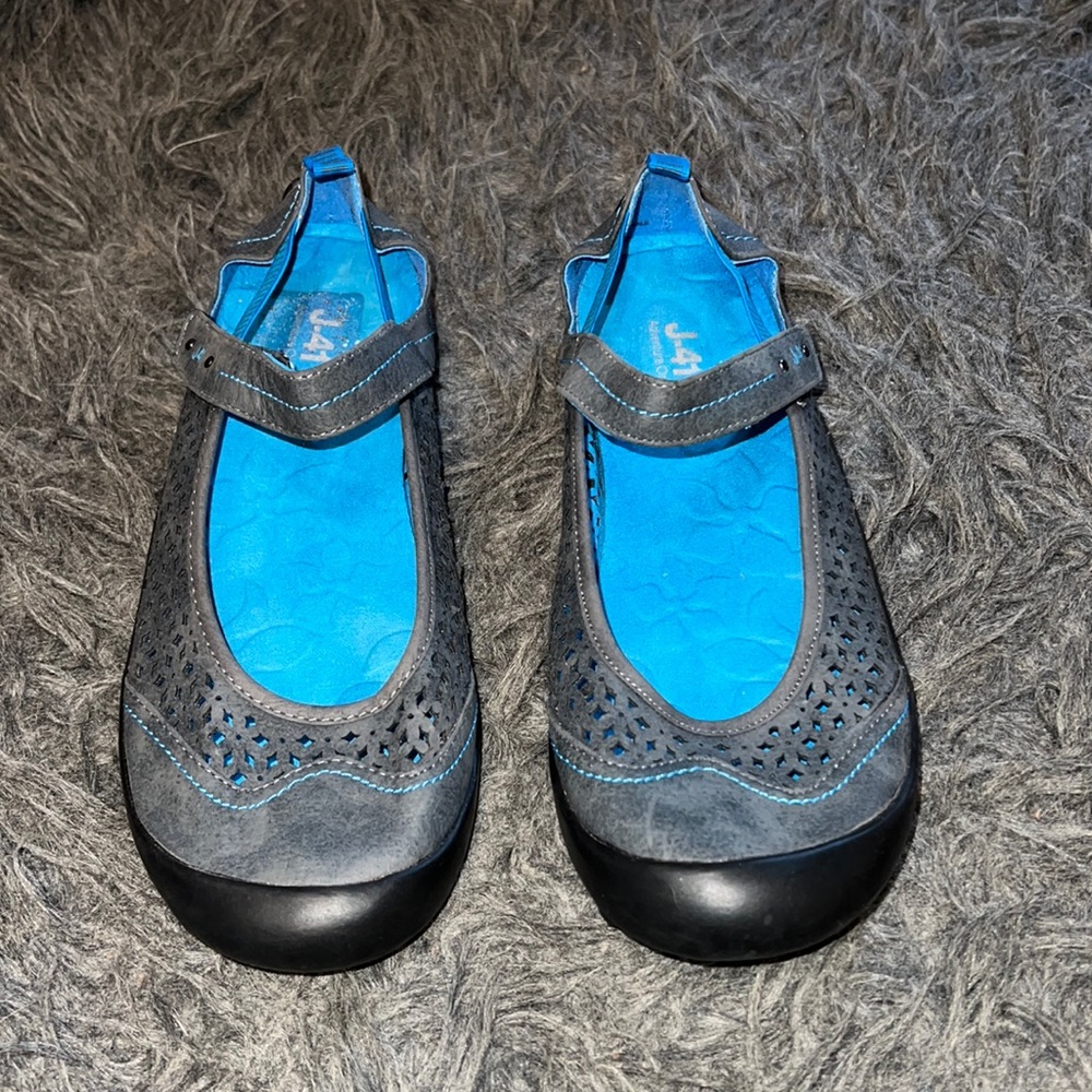 Women's J-41 adventure on , walking shoes , flats, with Velcro closure, sz 8